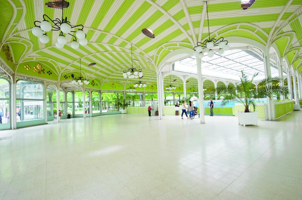 Hotel Des Thermes Les Domes Vichy Exterior foto