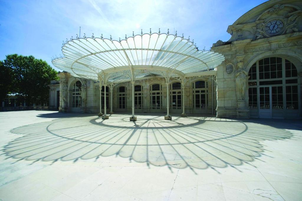 Hotel Des Thermes Les Domes Vichy Exterior foto